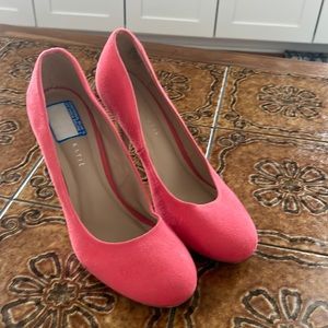 Peach cloth pumps with wooden stacked heel